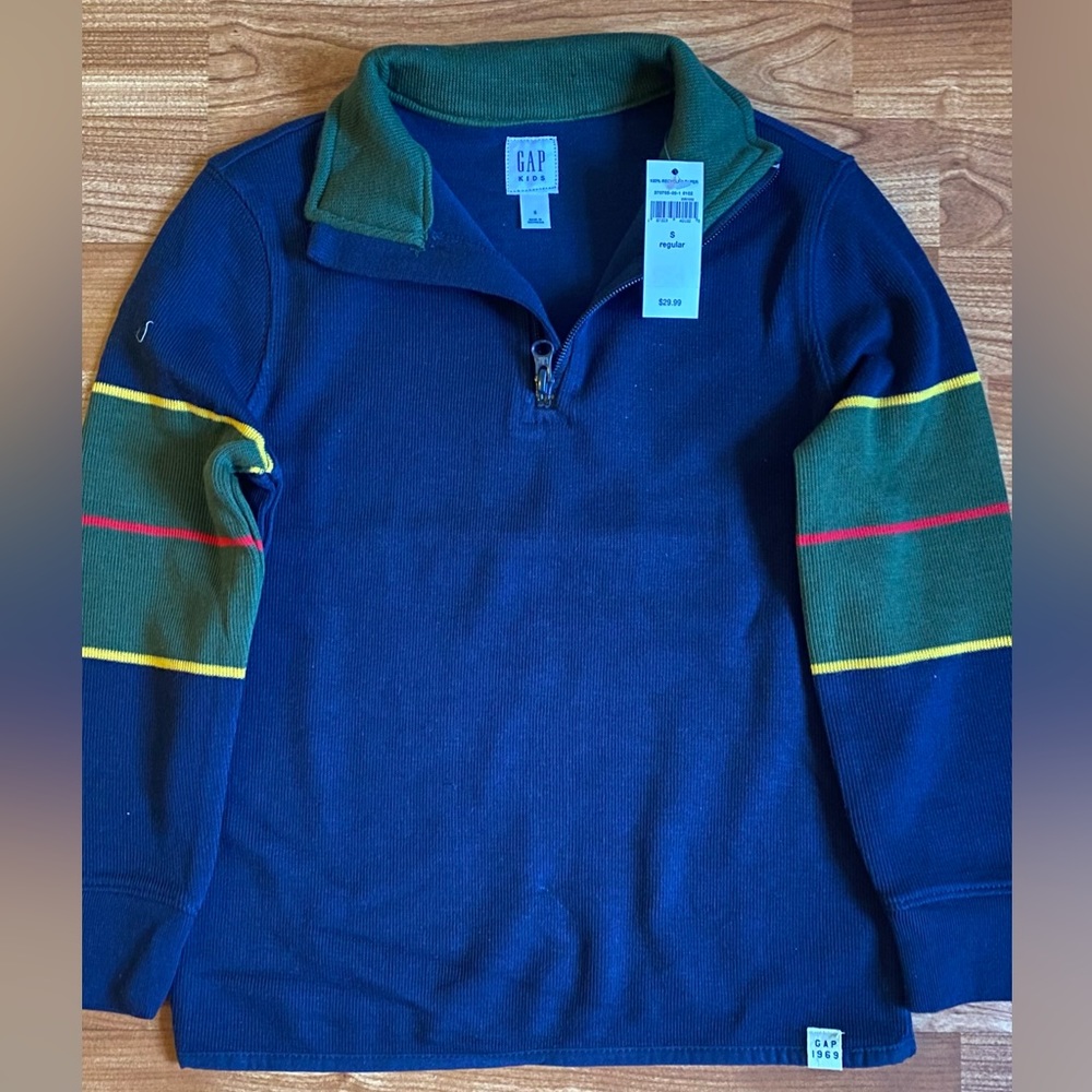 New Gap boy sweater size S